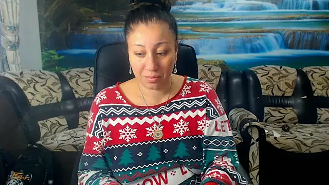 MoistMady online show from October 4, 4:32 am