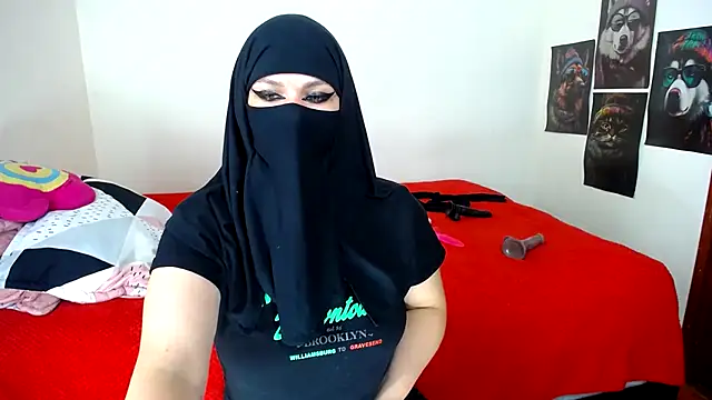 evelyn  salah online show from December 8, 1:02 am