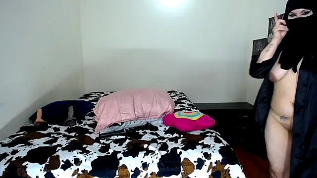 evelyn  salah online show from March 18, 4:26 am