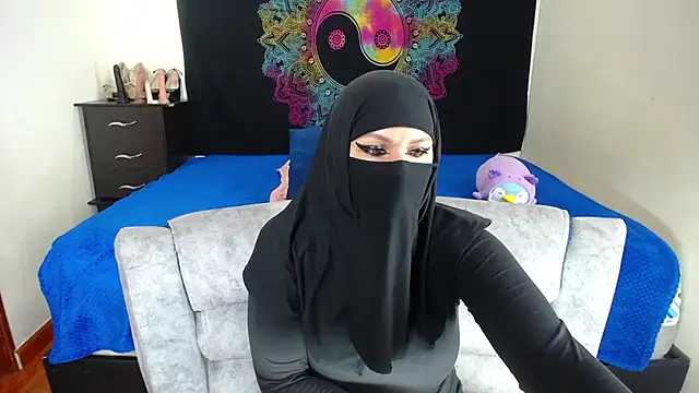 evelyn  salah online show from November 30, 5:28 pm