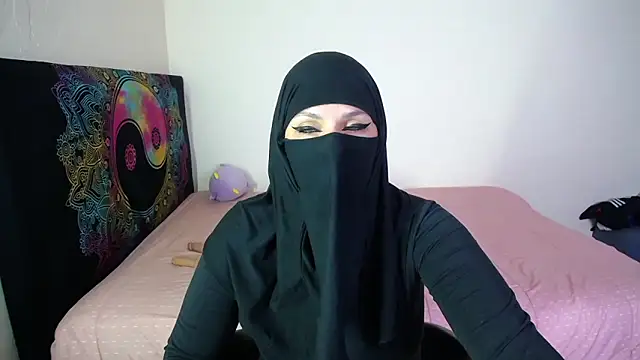 evelyn  salah online show from February 25, 7:34 pm