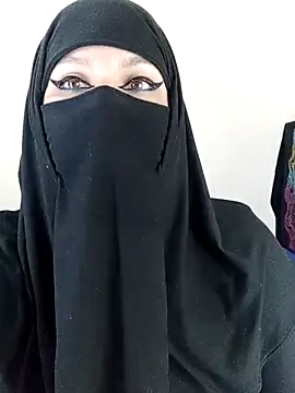 Snapshot of evelyn__salah chatting on May 9, 2:06 am evelyn salah online show from May 9, 2:06 am