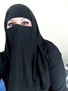 Snapshot of evelyn__salah chatting on June 8, 10:10 pm evelyn salah online show from June 8, 10:10 pm