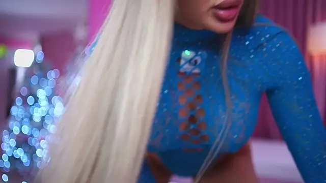 Snapshot of AshleySinn chatting on December 20, 10:00 am AshleySinn online show from December 20, 10:00 am