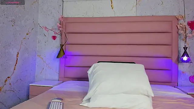 Scarleett 22 online show from July 27, 8:05 pm