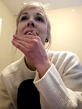 AmethystFoxx online show from November 18, 10:14 pm