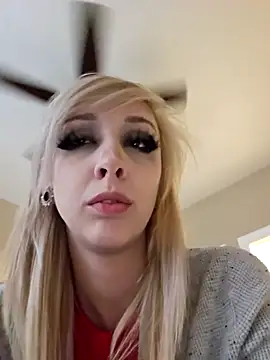 AmethystFoxx online show from November 28, 9:28 pm