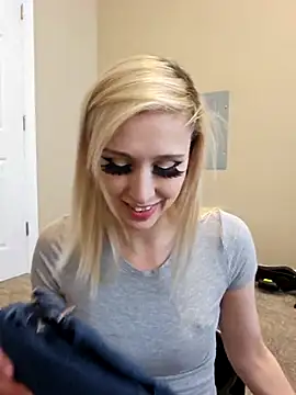 AmethystFoxx online show from February 2, 9:35 pm