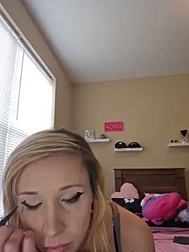 AmethystFoxx online show from June 16, 5:37 pm