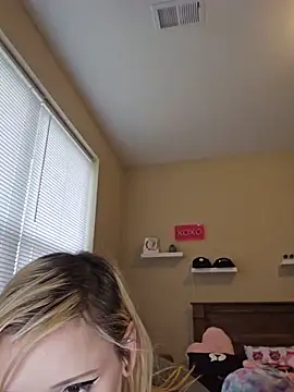 AmethystFoxx online show from June 17, 6:20 pm