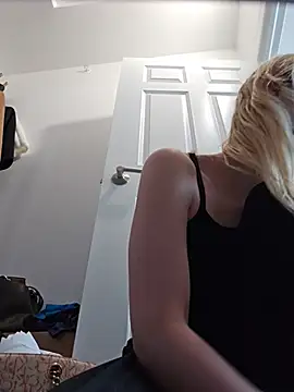 AmethystFoxx online show from July 12, 3:47 pm