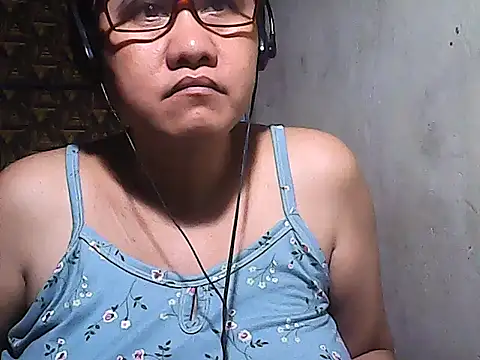 sweetsosie18 online show from February 12, 8:15 pm