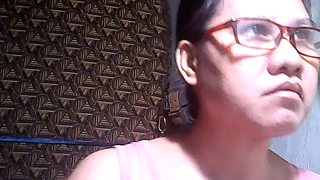 sweetsosie18 online show from April 30, 5:36 am