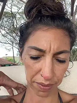 Snapshot of amanilouve chatting on February 17, 6:53 am amanilouve online show from February 17, 6:53 am