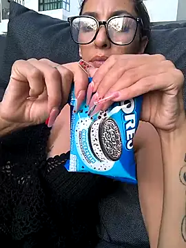 Snapshot of amanilouve chatting on March 2, 10:45 am amanilouve online show from March 2, 10:45 am