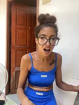 Snapshot of amanilouve chatting on March 16, 5:47 am amanilouve online show from March 16, 5:47 am