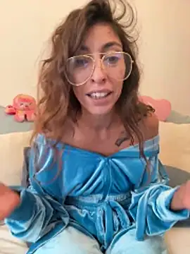 Snapshot of amanilouve chatting on October 15, 12:49 pm amanilouve online show from October 15, 12:49 pm