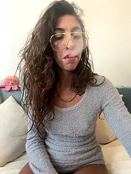 Snapshot of amanilouve chatting on October 17, 9:34 am amanilouve online show from October 17, 9:34 am