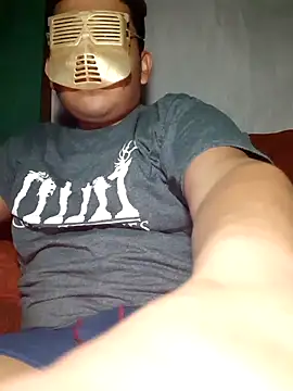 Snapshot of Efrain2090 chatting on December 3, 3:36 am Efrain2090 online show from December 3, 3:36 am