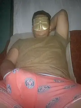 Snapshot of Efrain2090 chatting on December 4, 10:24 am Efrain2090 online show from December 4, 10:24 am