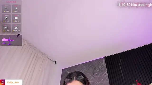 Snapshot of emily_fox1 chatting on December 15, 11:45 am emily fox1 online show from December 15, 11:45 am