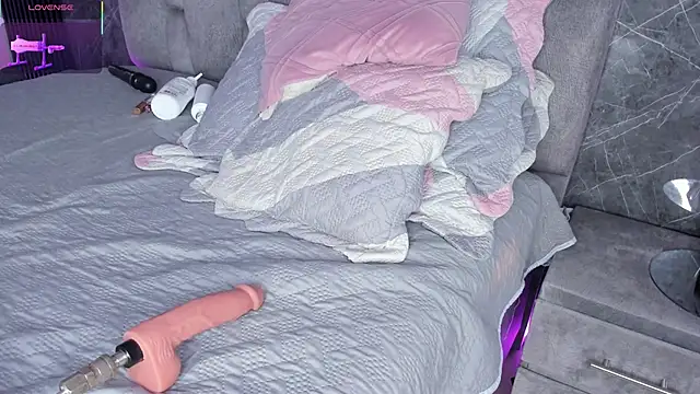 Snapshot of emily_fox1 chatting on October 4, 12:03 pm emily fox1 online show from October 4, 12:03 pm