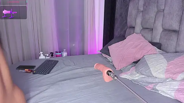 Snapshot of emily_fox1 chatting on October 10, 12:04 pm emily fox1 online show from October 10, 12:04 pm