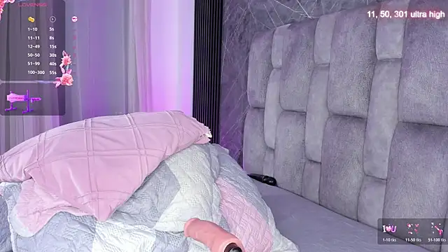 Snapshot of emily_fox1 chatting on December 3, 12:03 pm emily fox1 online show from December 3, 12:03 pm