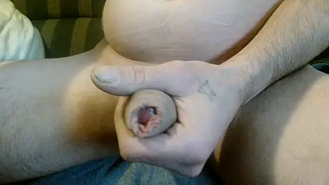 Snapshot of PikWilInPoes chatting on December 8, 9:57 am PikWilInPoes online show from December 8, 9:57 am