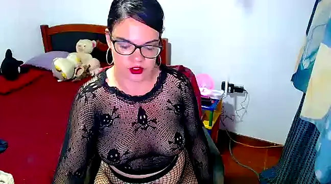 luchiana hott21 online show from December 3, 2:47 am