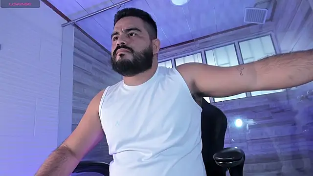 Snapshot of MichaelBear_ chatting on January 19, 12:28 pm MichaelBear online show from January 19, 12:28 pm