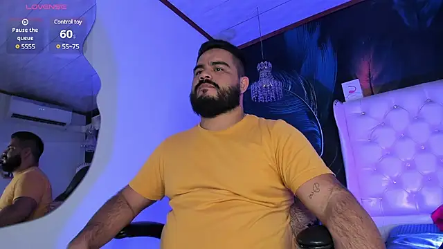 Snapshot of MichaelBear_ chatting on March 3, 12:37 pm MichaelBear online show from March 3, 12:37 pm