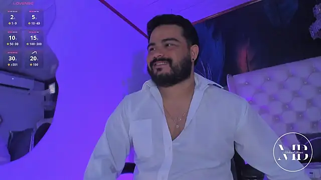 Snapshot of MichaelBear_ chatting on September 12, 1:00 pm MichaelBear online show from September 12, 1:00 pm