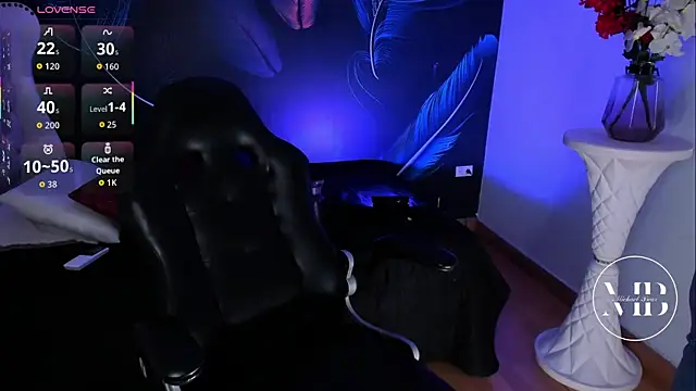 Snapshot of MichaelBear_ chatting on November 8, 1:22 pm MichaelBear online show from November 8, 1:22 pm