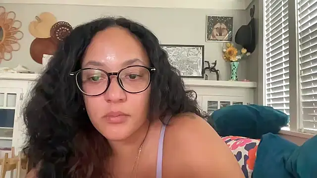 dreamyriri online show from February 15, 9:44 pm