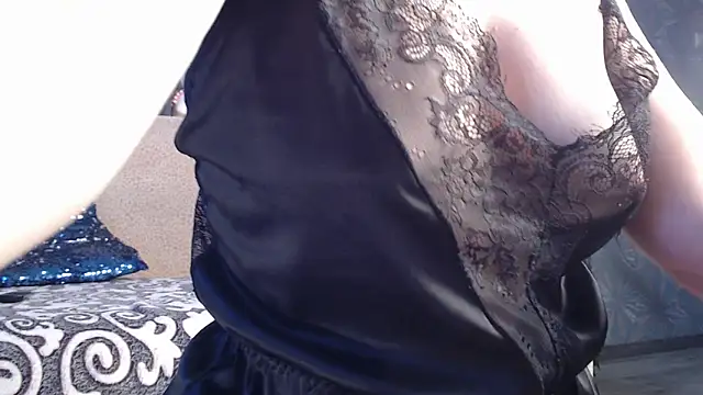 Snapshot of Ria_23 chatting on November 17, 2:06 am Ria 23 online show from November 17, 2:06 am