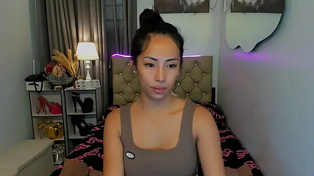 Snapshot of reighnempress chatting on January 19, 2:36 am reighnempress online show from January 19, 2:36 am