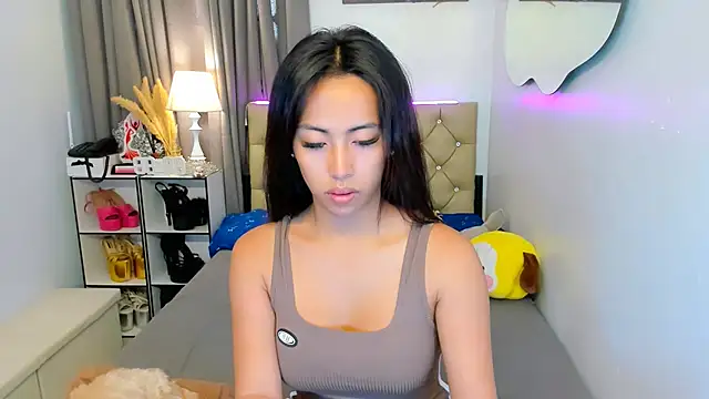 Snapshot of reighnempress chatting on March 16, 1:38 am reighnempress online show from March 16, 1:38 am