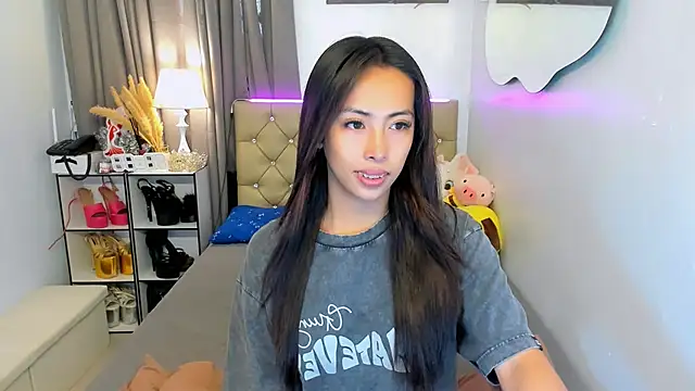 Snapshot of reighnempress chatting on March 22, 2:16 am reighnempress online show from March 22, 2:16 am