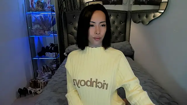 Snapshot of reighnempress chatting on December 2, 2:50 am reighnempress online show from December 2, 2:50 am