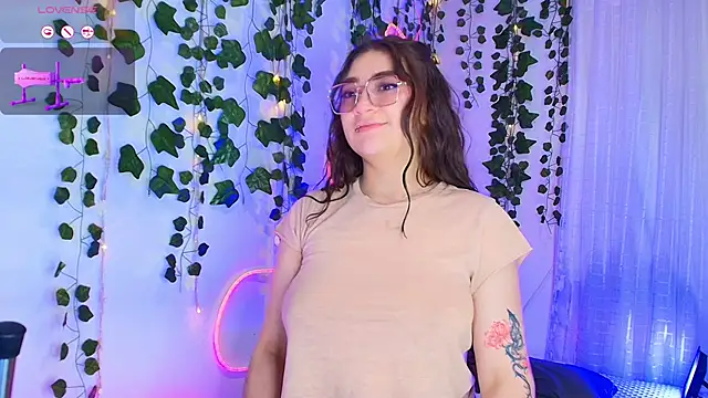 Snapshot of Samii_Evans chatting on November 28, 7:33 am Samii Evans online show from November 28, 7:33 am