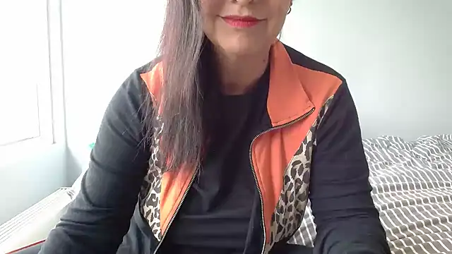 Snapshot of Linda1975 chatting on June 15, 12:07 pm Linda1975 online show from June 15, 12:07 pm