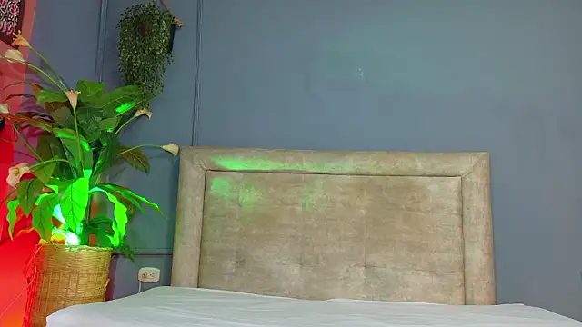 nicol snow online show from March 8, 1:26 pm