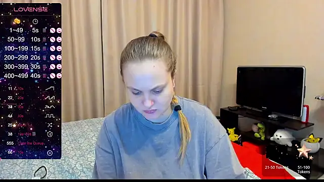 Snapshot of AlanaBrox chatting on December 7, 4:42 am AlanaBrox online show from December 7, 4:42 am