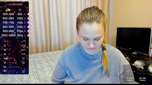 Snapshot of AlanaBrox chatting on December 15, 11:23 am AlanaBrox online show from December 15, 11:23 am