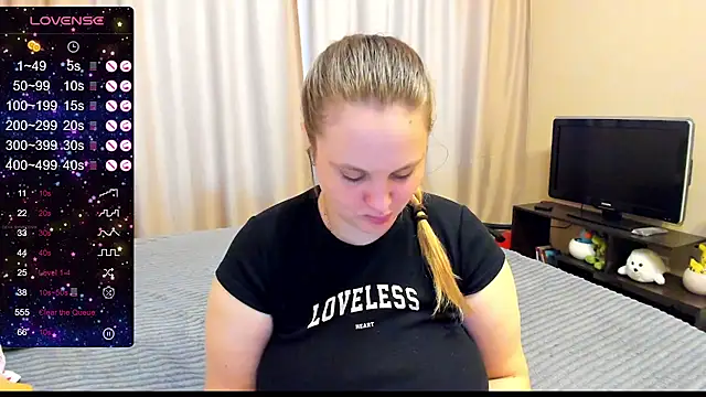 Snapshot of AlanaBrox chatting on January 14, 11:42 am AlanaBrox online show from January 14, 11:42 am