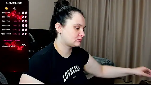 Snapshot of AlanaBrox chatting on October 10, 1:37 am AlanaBrox online show from October 10, 1:37 am