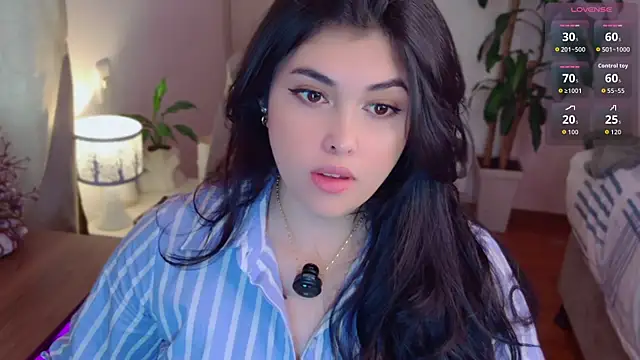Alyaa s online show from April 26, 4:48 pm