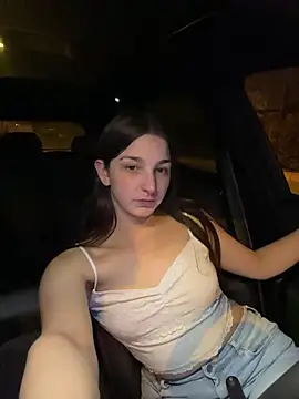 Snapshot of DoriDeluxe66 chatting on March 6, 9:42 pm DoriDeluxe66 online show from March 6, 9:42 pm