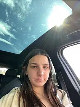 Snapshot of DoriDeluxe66 chatting on March 10, 1:43 pm DoriDeluxe66 online show from March 10, 1:43 pm